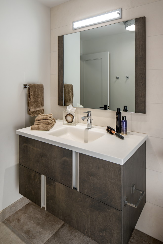 Inspiration for a transitional home design remodel in Omaha
