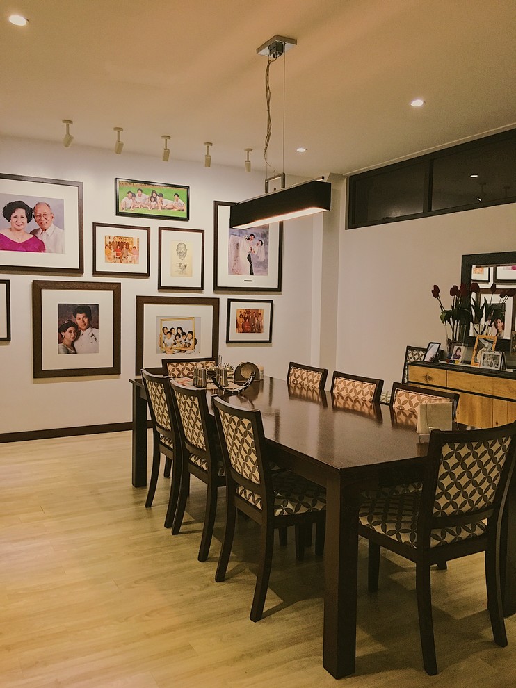 Dining room - transitional dining room idea