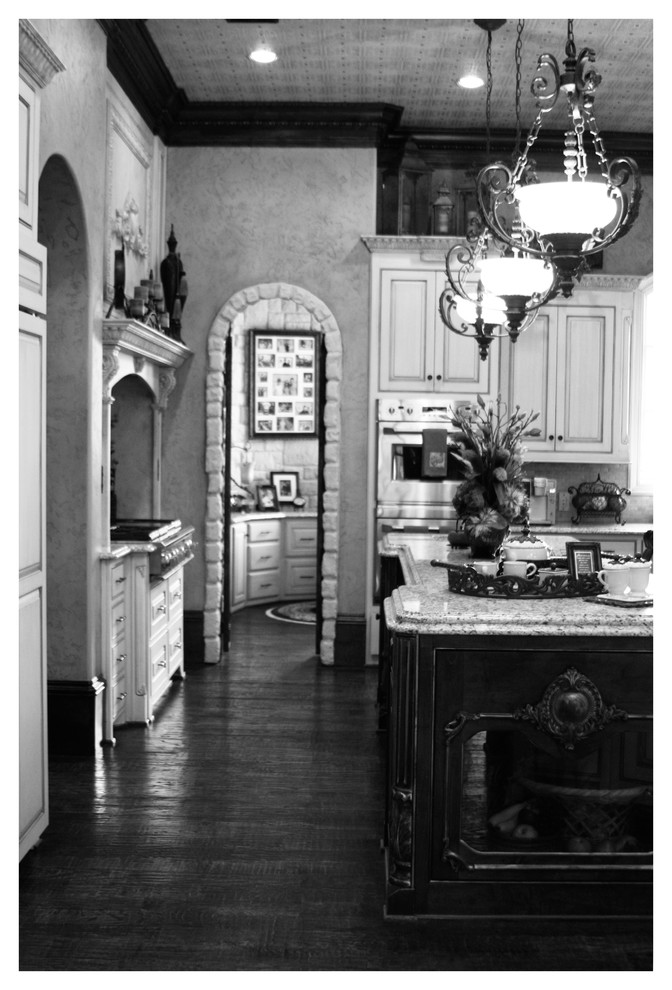 Photo of a large traditional galley eat-in kitchen in Dallas with with island.