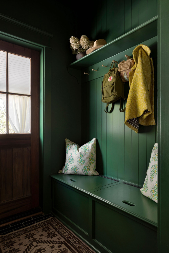 Example of a classic entryway design in Nashville