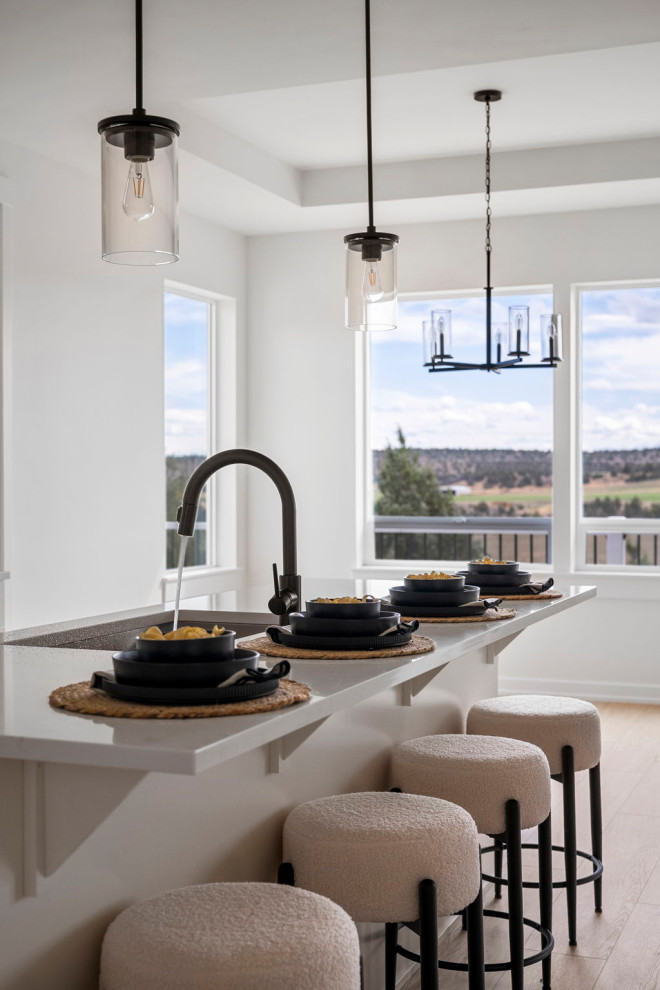Eat-in kitchen - transitional l-shaped eat-in kitchen idea with an island