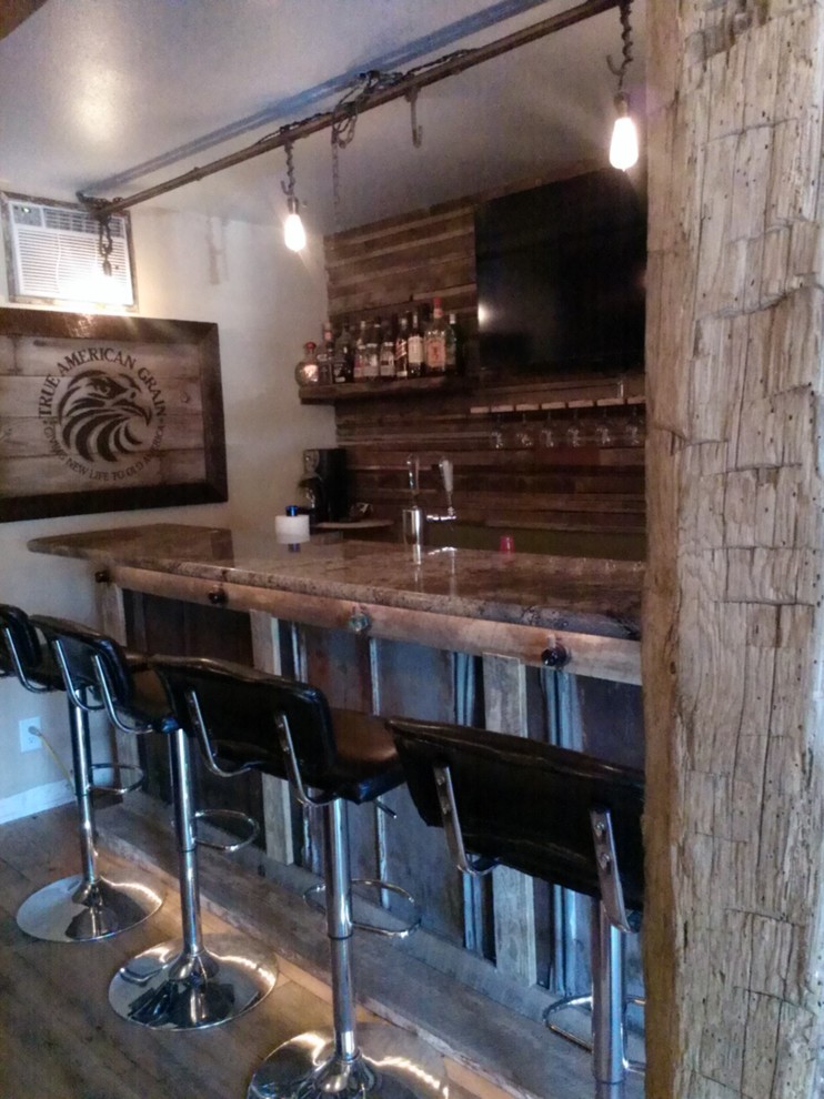 Home bar - rustic home bar idea in Orange County
