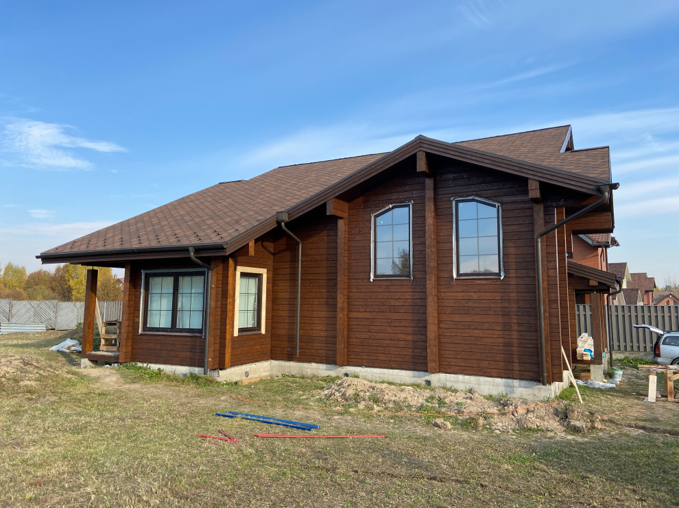 Покраска фасада ( обновление) из клееного бруса в КП "Озёрный край".