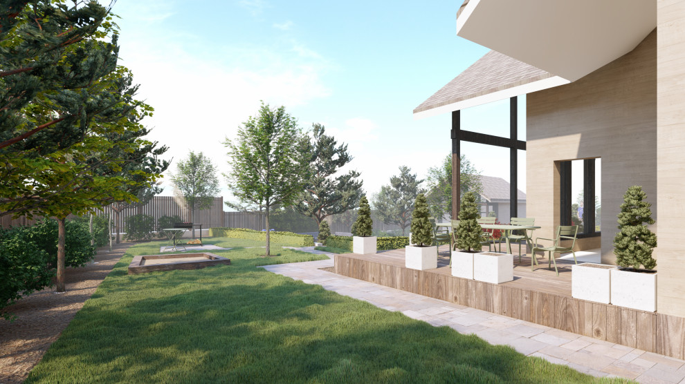 Лужайка за домом