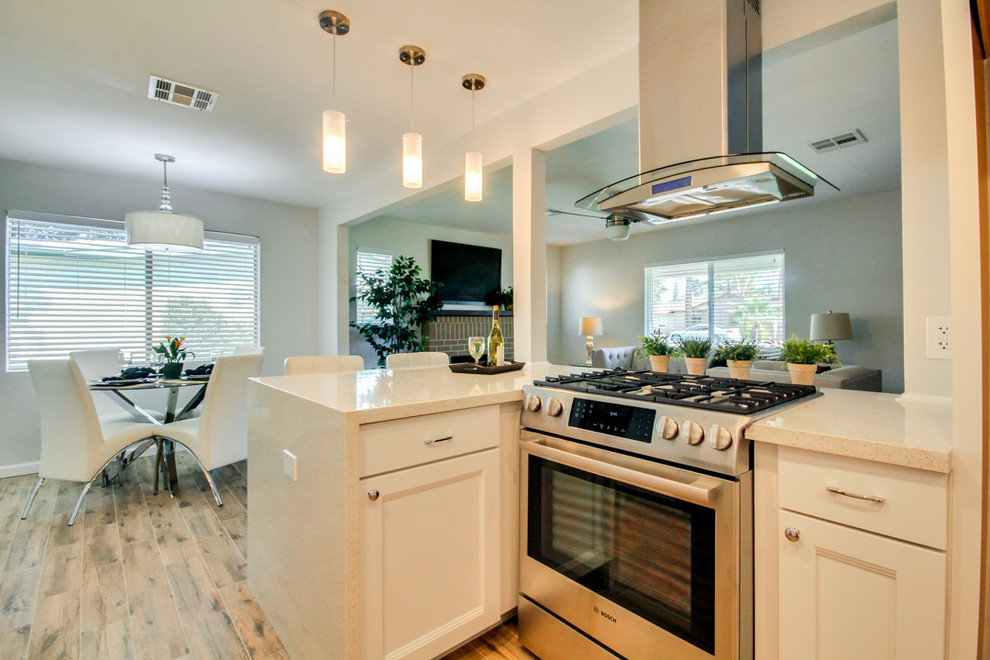 Kitchen - transitional kitchen idea in Phoenix
