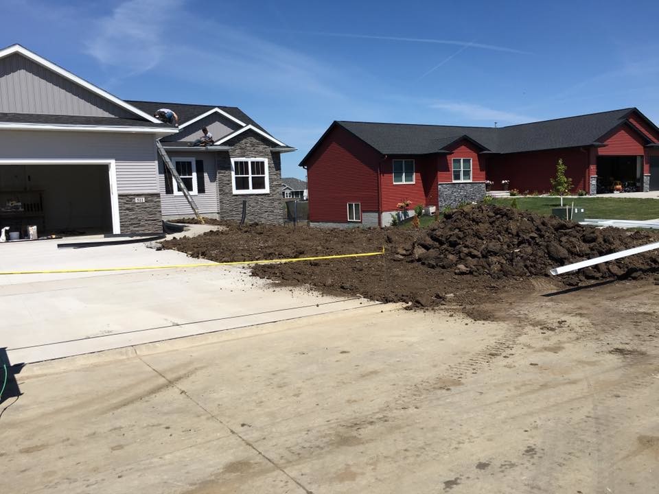 Design ideas for a front yard landscaping in Cedar Rapids.