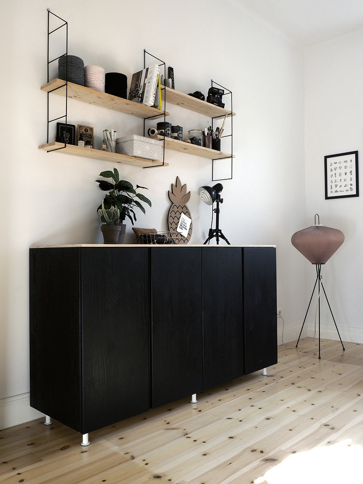 Inspiration for a scandinavian home office in Cologne.
