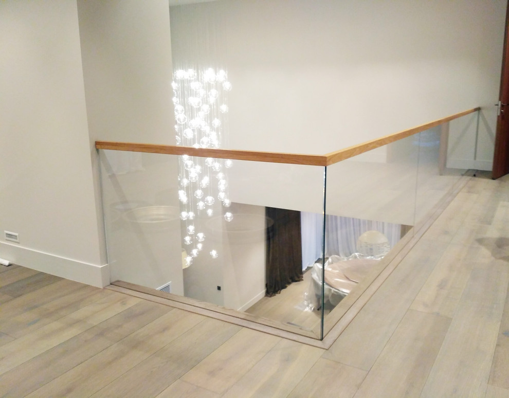 Лестницы и стеклянные ограждения в доме отдыха (Лужки клуб)