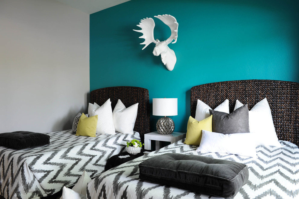 Design ideas for a large contemporary guest bedroom in Phoenix with blue walls, carpet and grey floor.