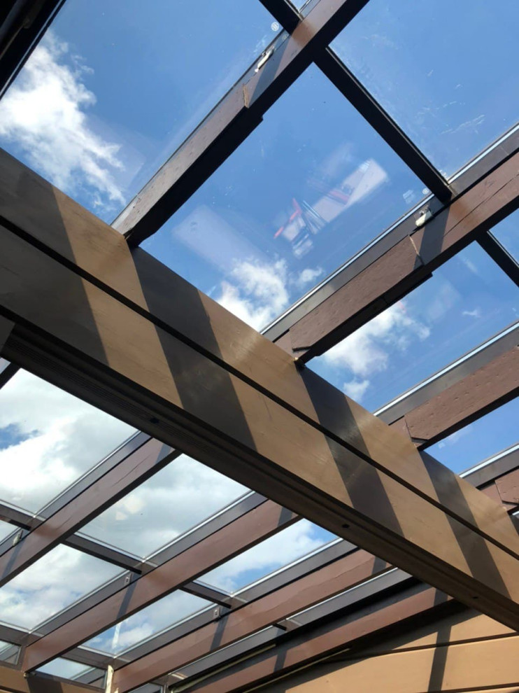 Остекление крыши и дверь - гармошка в беседку