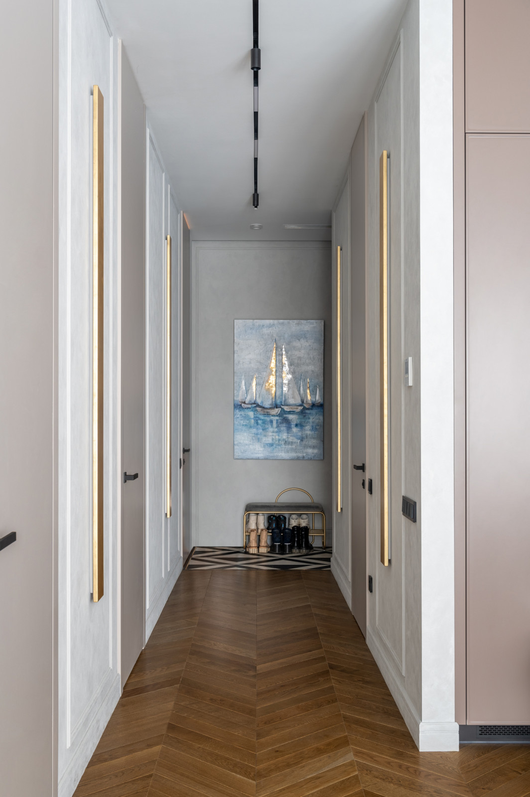 105 Садовые Кварталы. Бра в золотой потали.