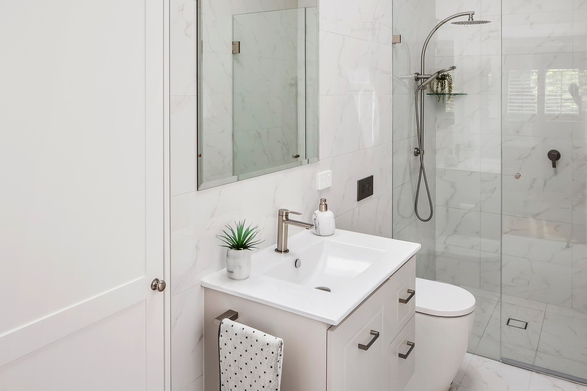 Modern Revamp, Epping