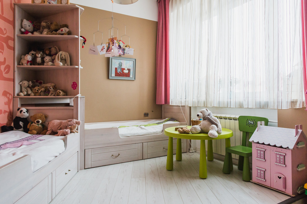 Contemporary kids' bedroom in Moscow with light hardwood floors and brown walls for kids 4-10 years old and girls.
