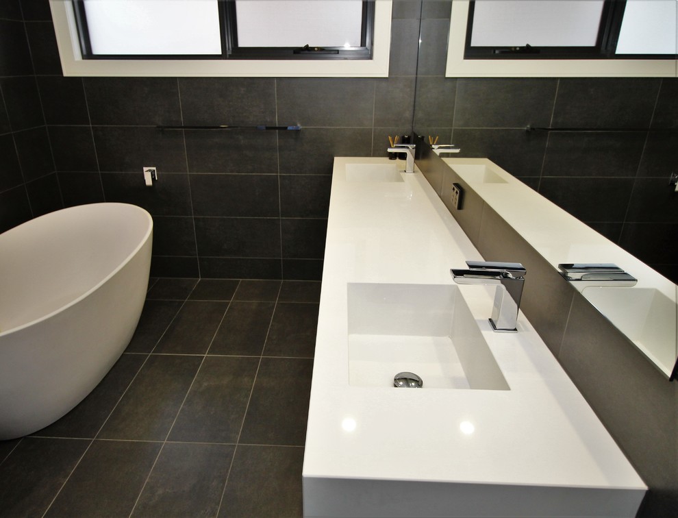 Design ideas for a contemporary bathroom in Melbourne.