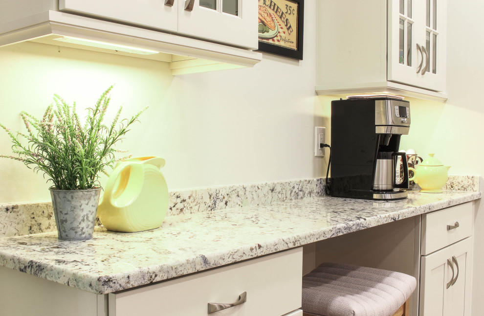 Kitchen - transitional kitchen idea