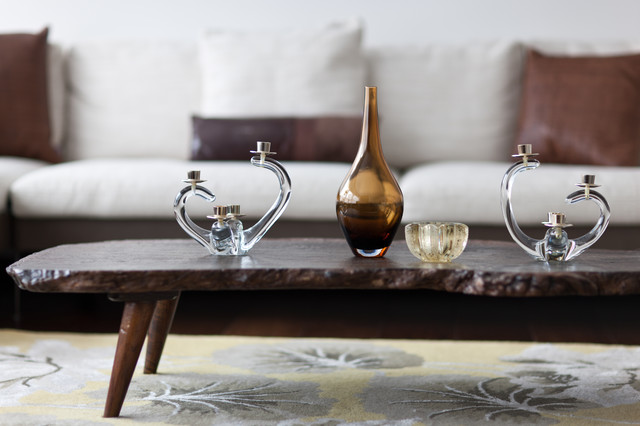 Coffee table detail contemporary-living-room
