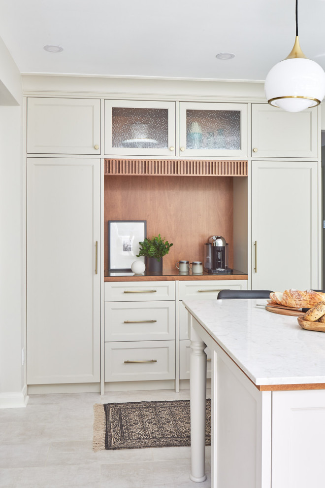 Kitchen - transitional kitchen idea in Toronto