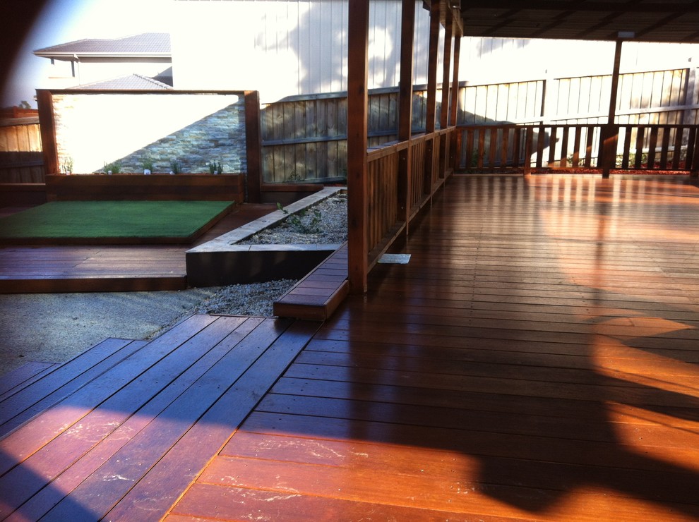 This is an example of an expansive contemporary deck in Melbourne with a pergola.