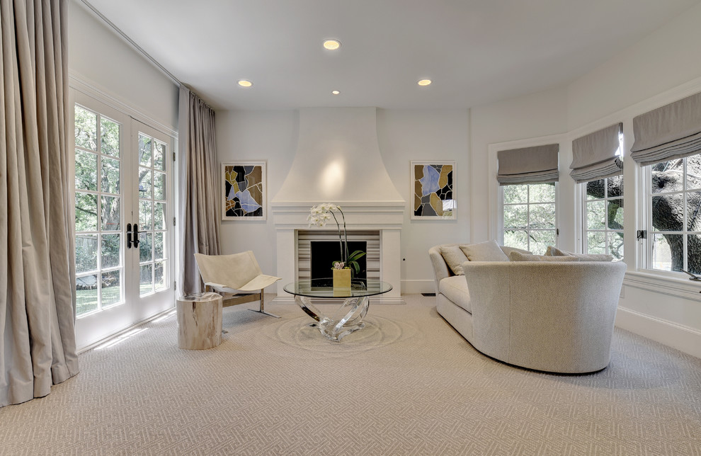 Transitional home design photo in Austin