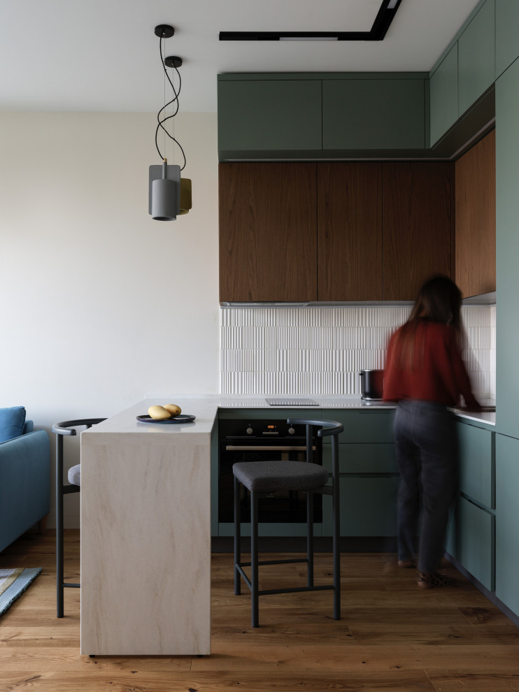 Пример оригинального дизайна: узкая кухня в современном стиле