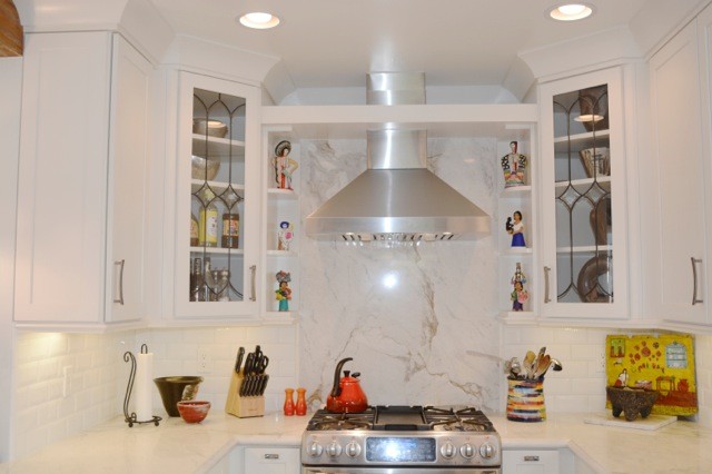 Home design - transitional home design idea in Los Angeles