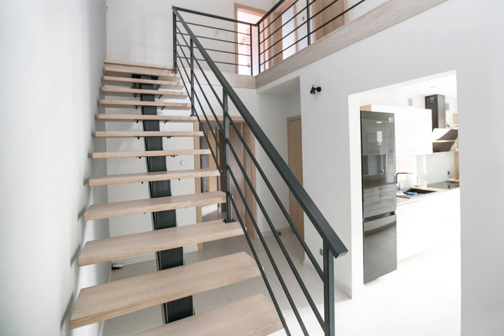 Металлическая лестница на монокосоуре