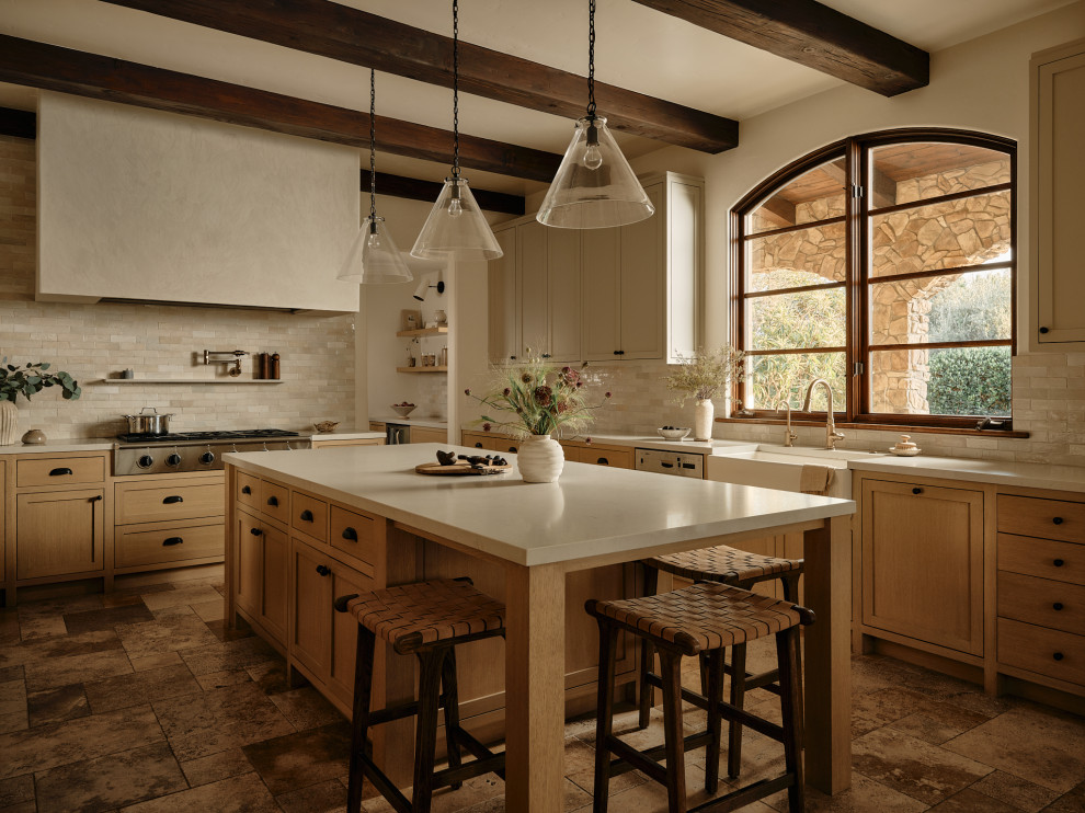 Kitchen - mediterranean kitchen idea in Los Angeles