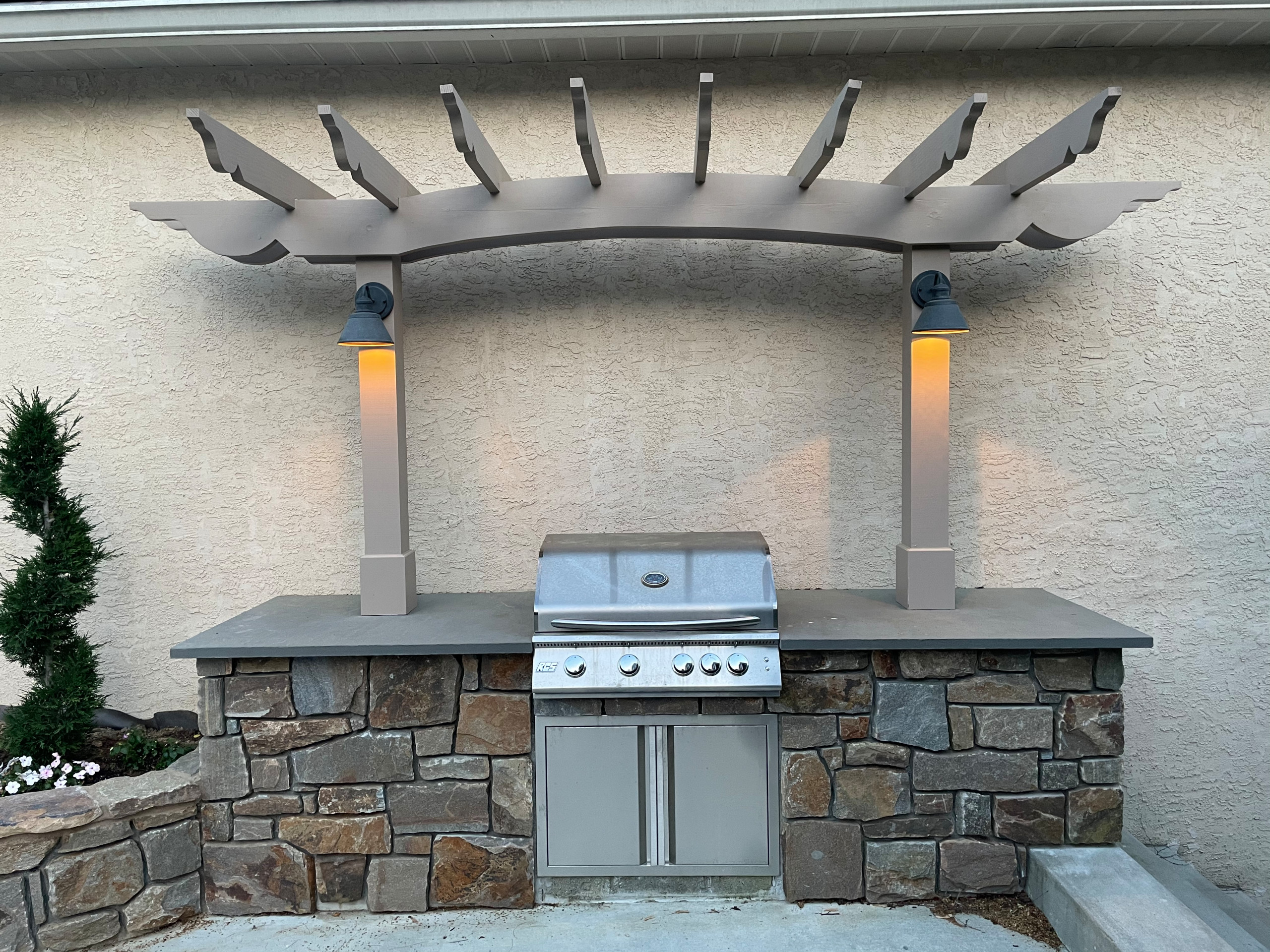 Built in grill with pergola