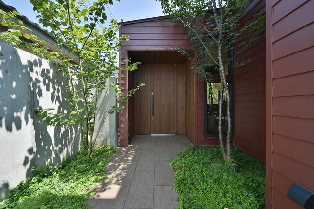 新湊の家 mid-century-eingang
