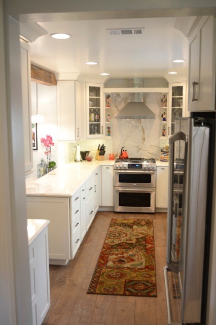 Inspiration for a transitional kitchen remodel in Los Angeles