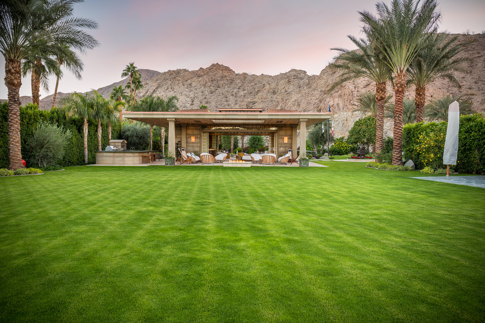 Home design - transitional home design idea in Los Angeles