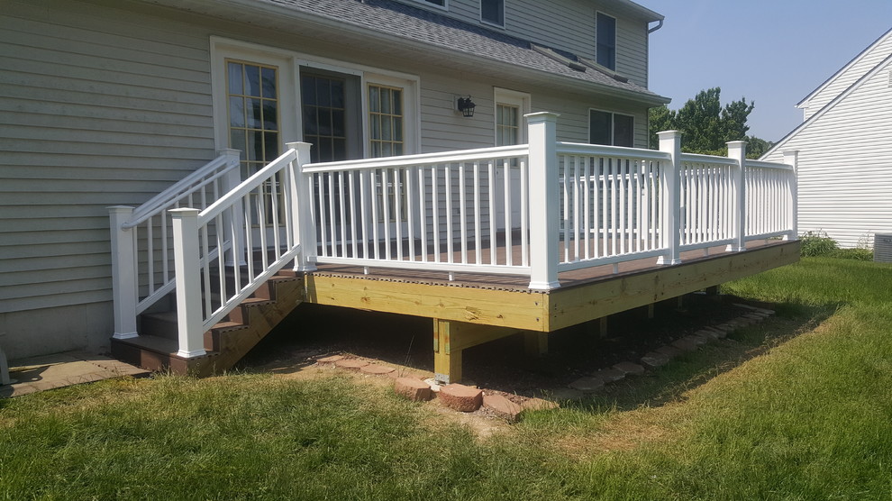 Example of a mid-sized transitional backyard deck design in Philadelphia with no cover