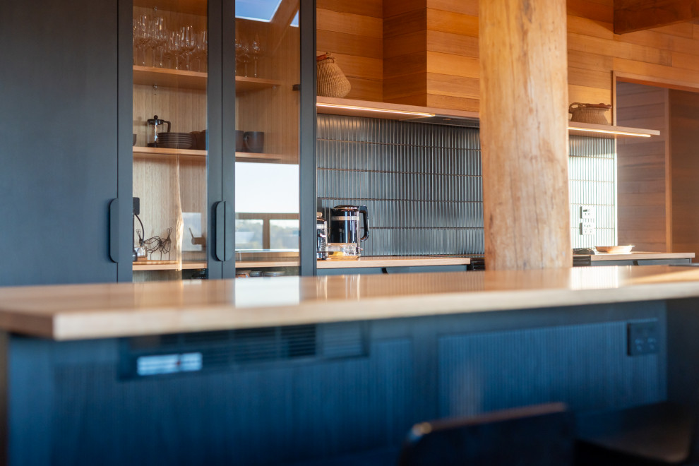 This is an example of a contemporary home bar in Hobart.