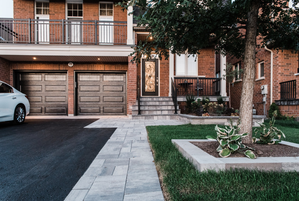 Transitional home design photo in Toronto