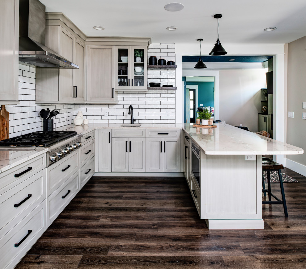 Kitchen - transitional kitchen idea