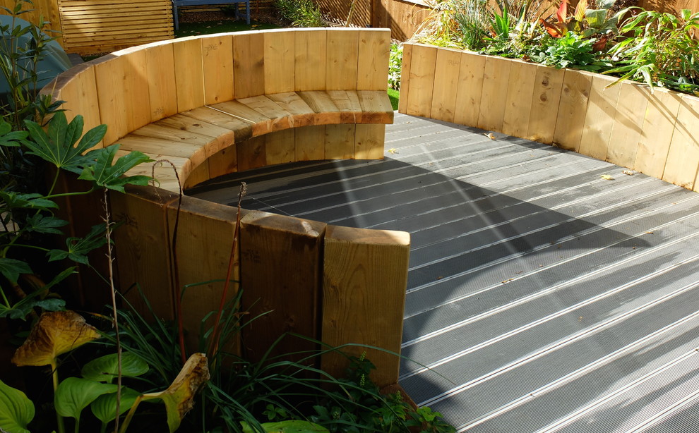 Composite decking for a low maintenance garden - Contemporary - Garden ...