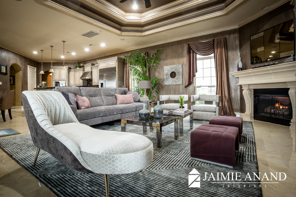 Example of a transitional home design design in Austin