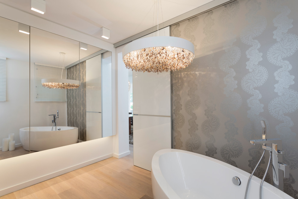 Inspiration for a contemporary bathroom remodel in Cologne