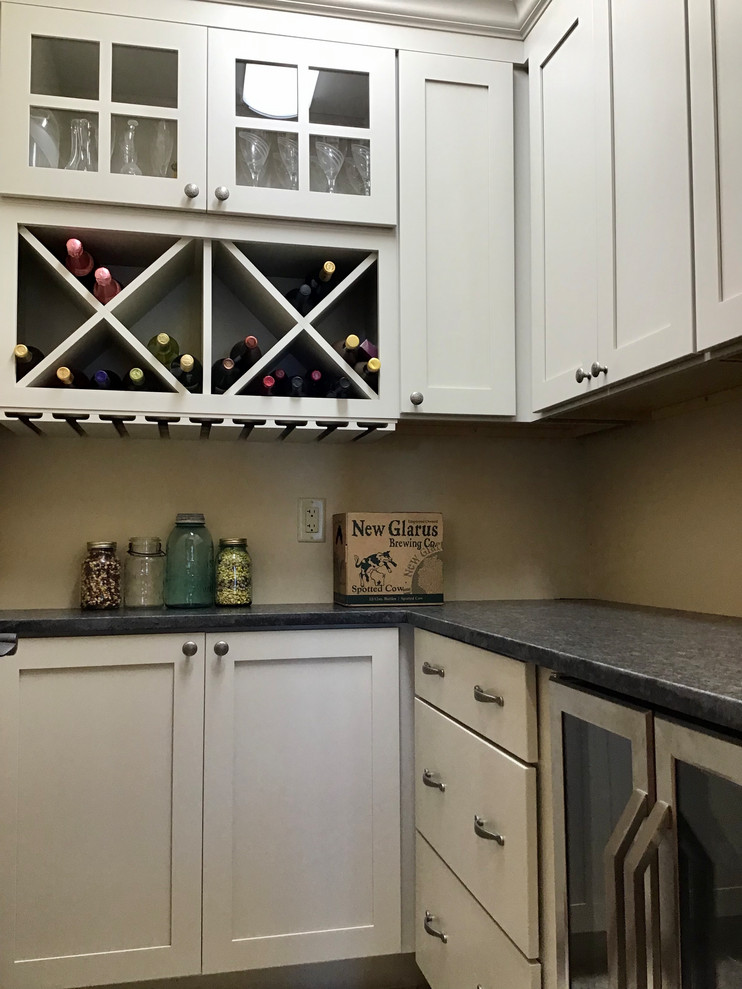 Eat-in kitchen - small modern single-wall eat-in kitchen idea with shaker cabinets, gray cabinets, granite countertops, stainless steel appliances, an island and gray countertops