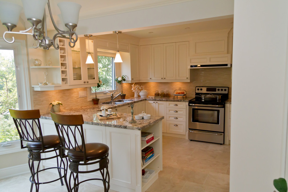 Transitional kitchen photo in Toronto