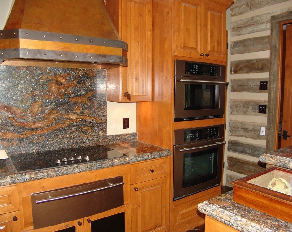 Kitchen - mid-sized rustic kitchen idea in Austin