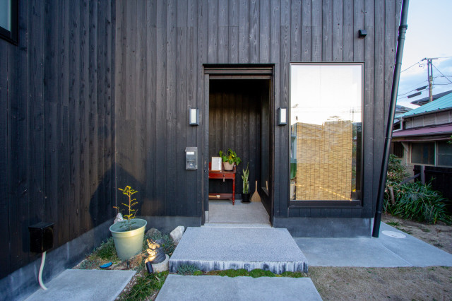 Wave Villa japanisch-modern-eingang
