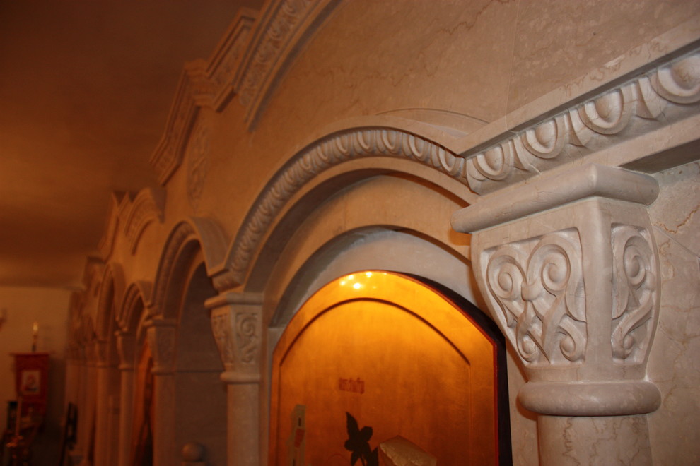 Иконостас в храме Пирогово.Московская область.