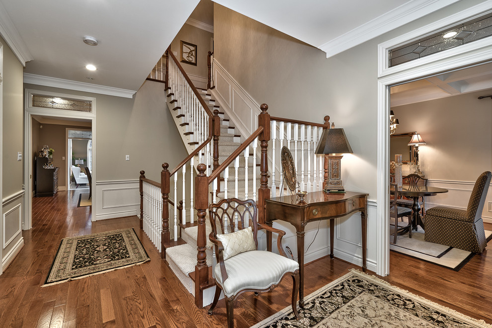 Example of a transitional hallway design in Toronto