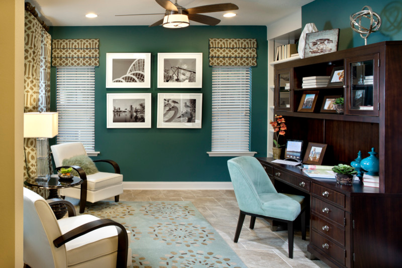 This is an example of a traditional home office in Orlando.