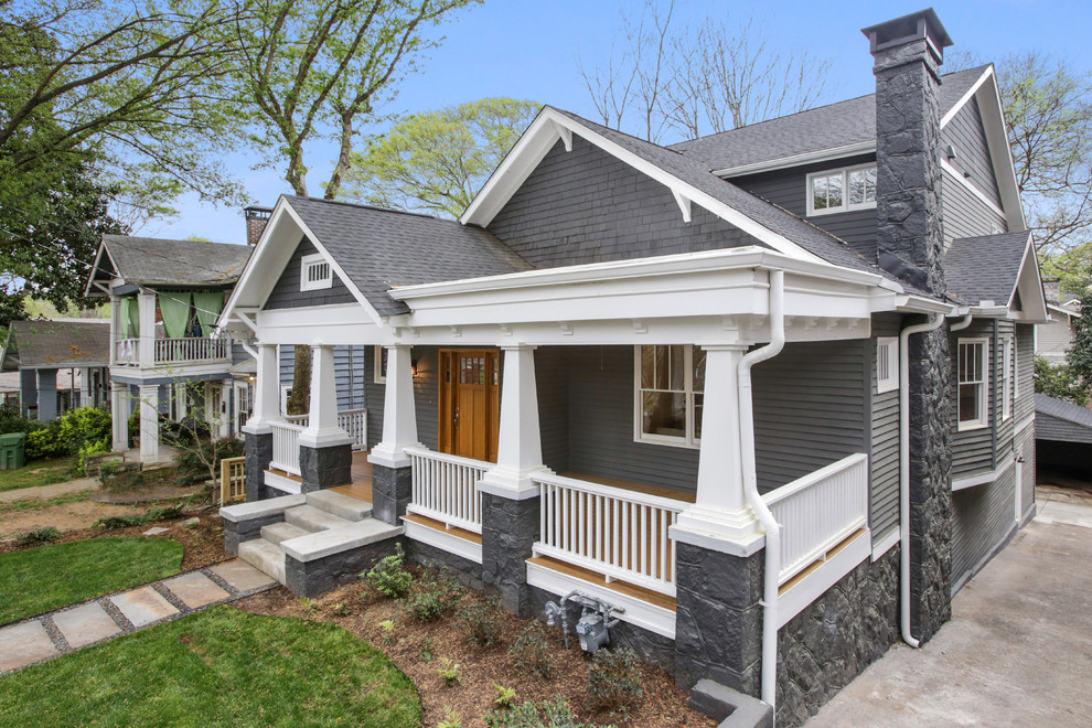 Inspiration for a mid-sized arts and crafts two-storey grey exterior in Atlanta with vinyl siding.