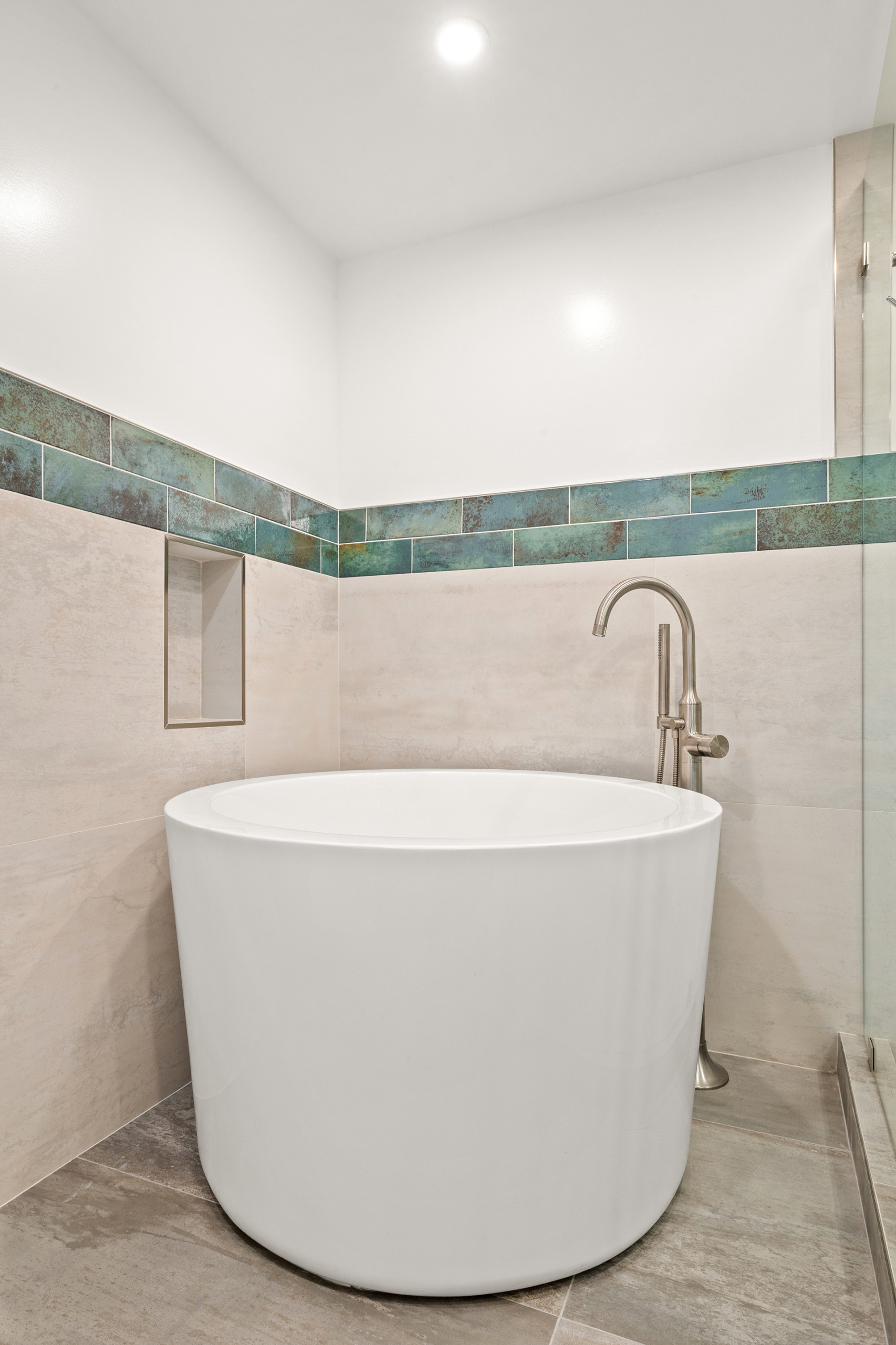 Santa Monica / Complete Bathroom Remodel