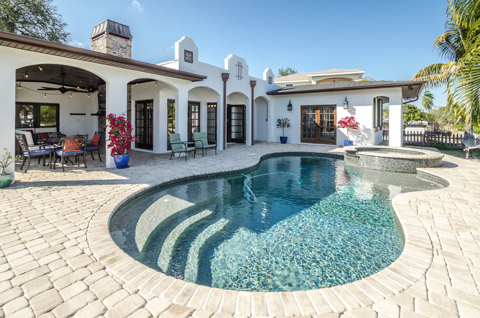 Photo of a mediterranean pool in Tampa.