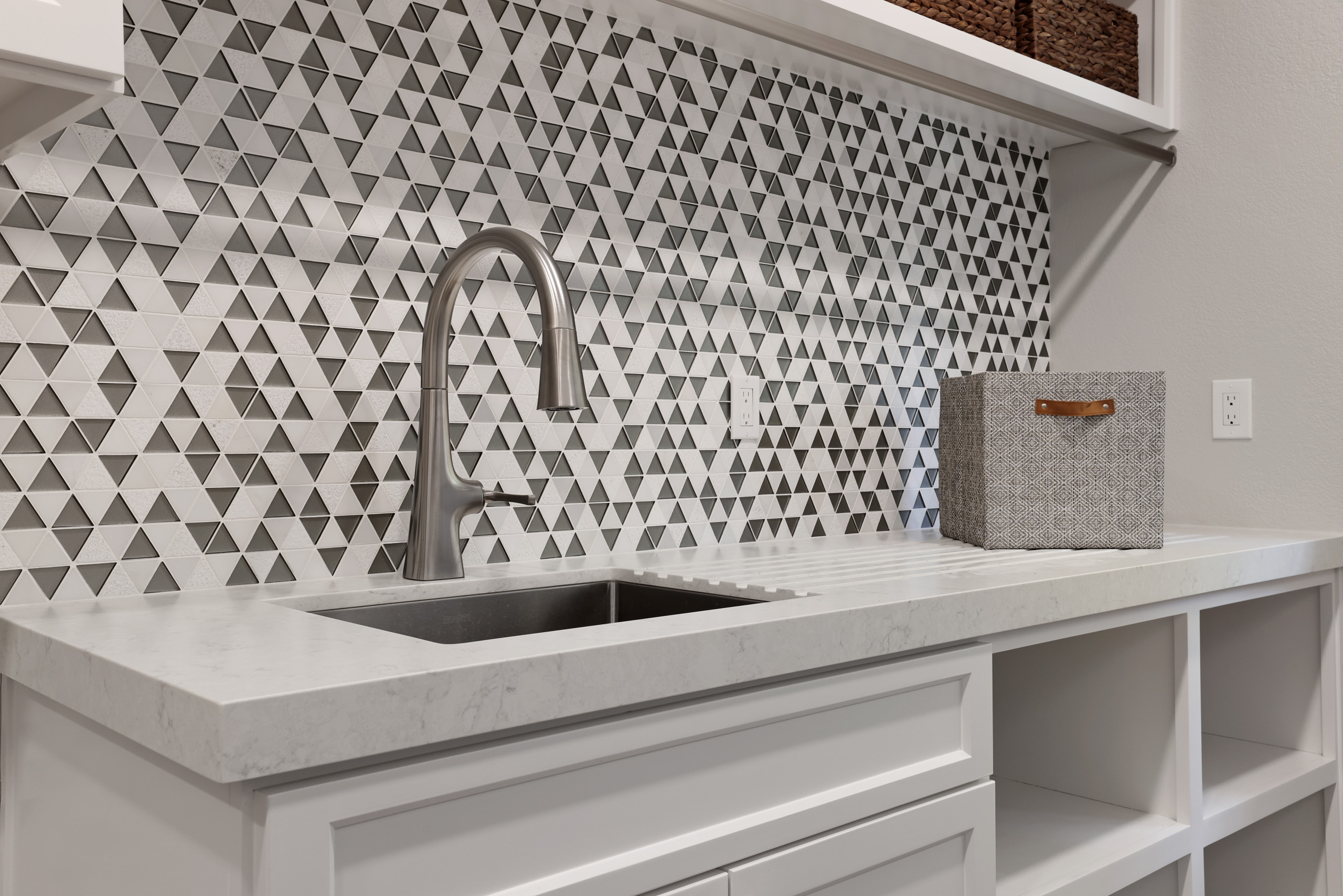Highland Kitchen and Laundry Room