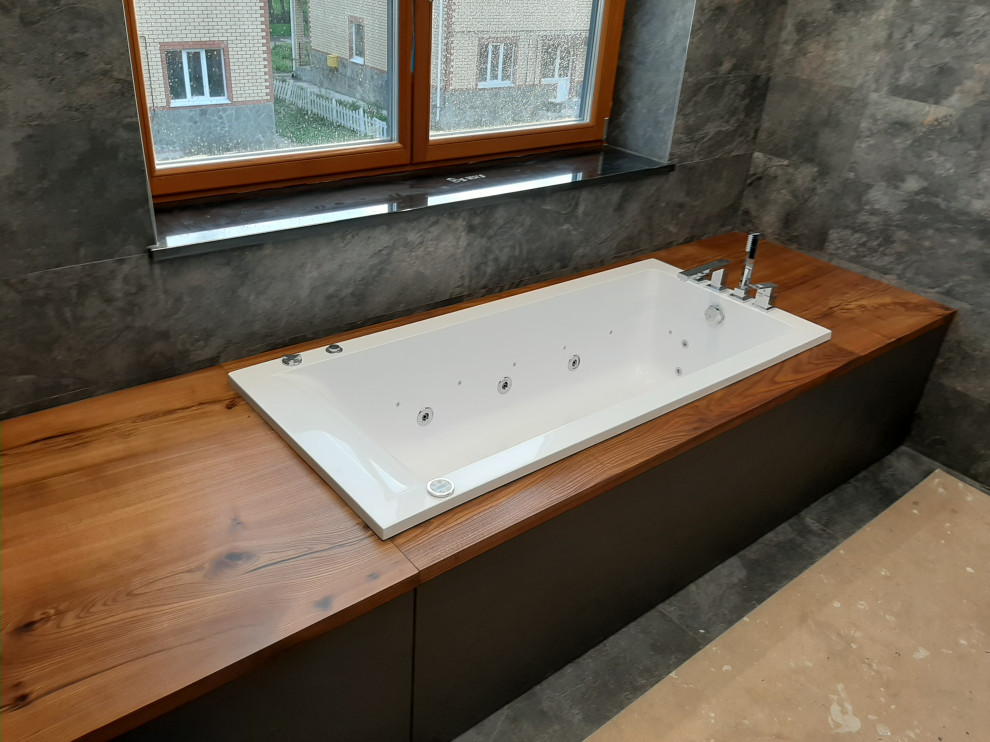 Design ideas for a mid-sized contemporary bathroom in Moscow.